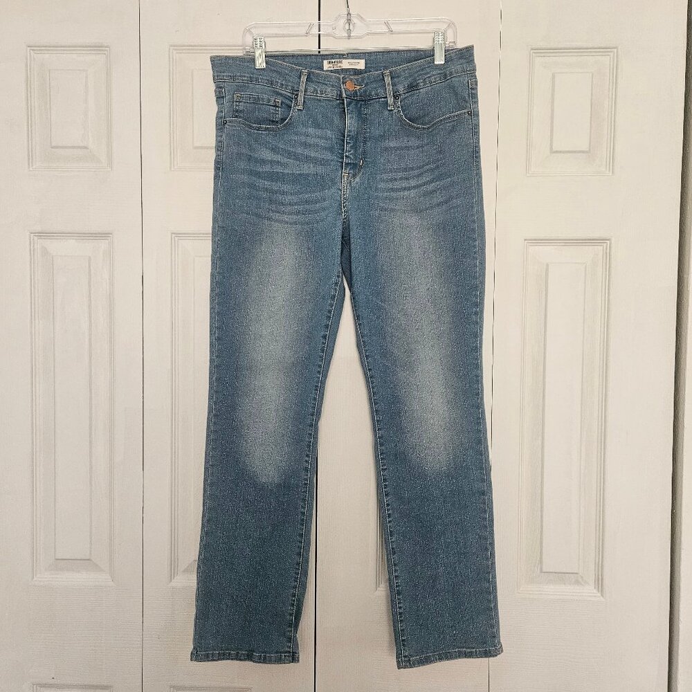 Levi's Totally Shaping Straight Leg Jeans